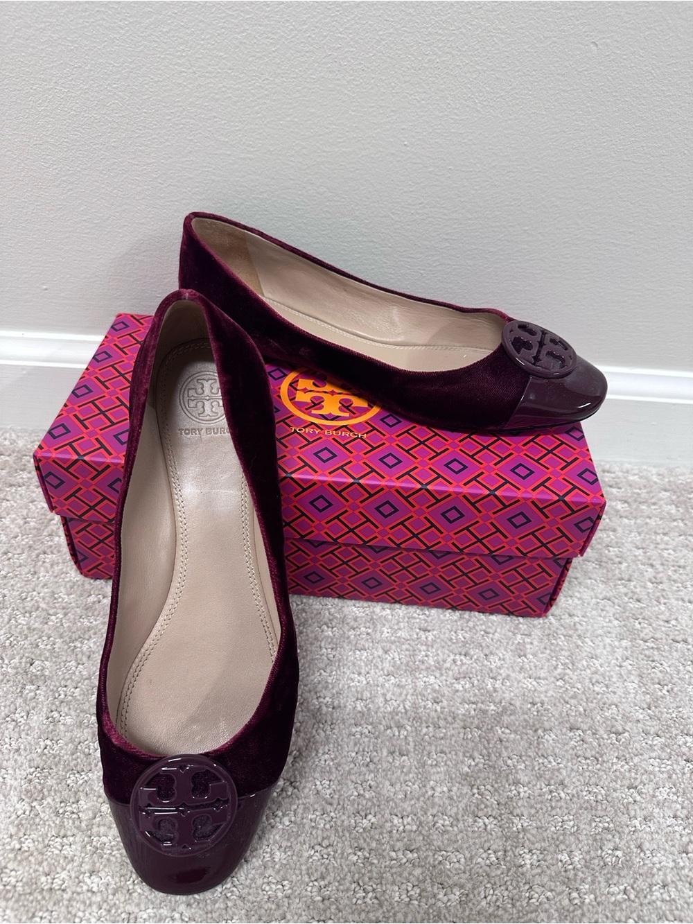 Tory Burch Women's Chelsea cap toe Bordeaux Velvet Logo Ballet Flats